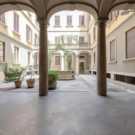 Апартаменты Retreats Duomo Beauty & Милан