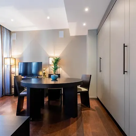 Apartment Retreats Duomo Milan