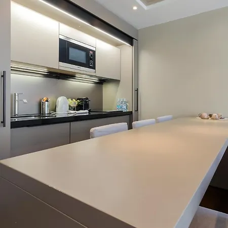 Retreats Duomo Apartment Milan